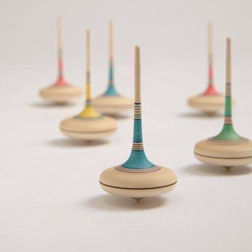 Spaghetti spinning top